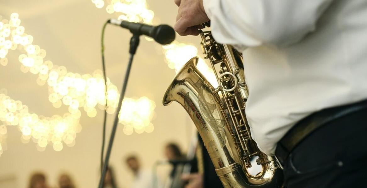 Jak wybrać formację muzyczną, która zagwarantuje świetną zabawę na weselu