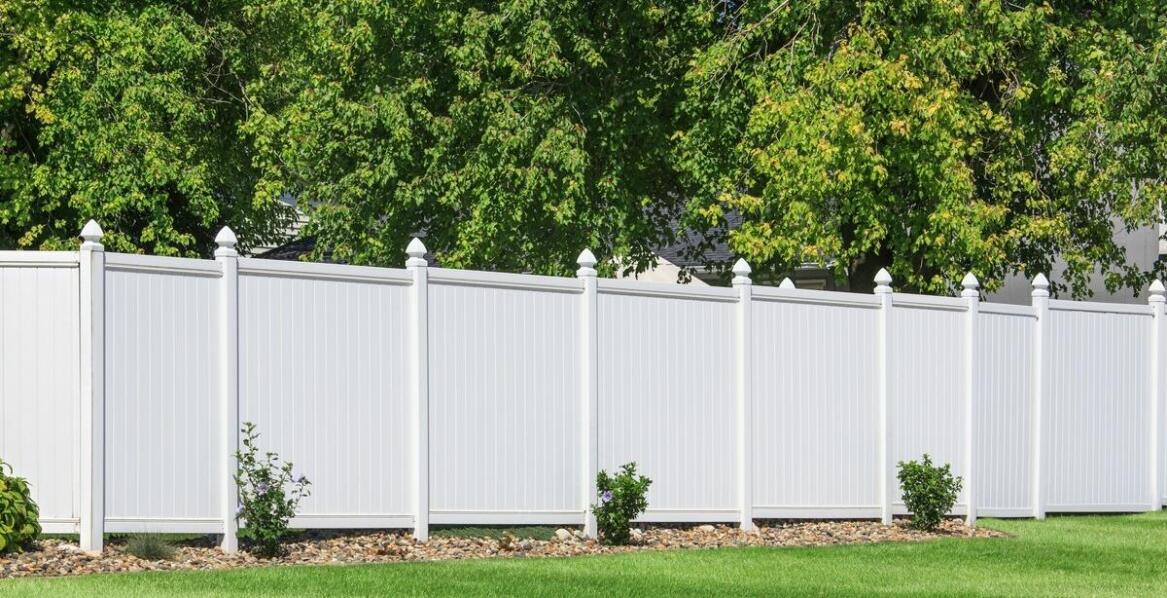 Ogrodzenia panelowe – zastosowania, montaż i najnowsze trendy w aranżacji