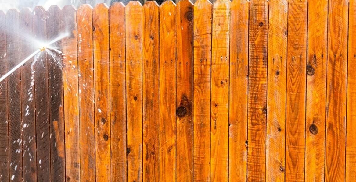 Płyty ogrodzeniowe – zastosowania, właściwości i inspiracje aranżacyjne