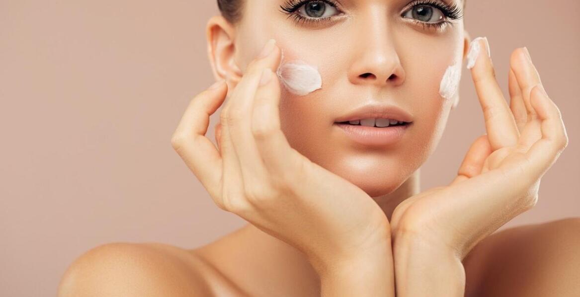 Kolagen w pielęgnacji: jak kosmetyki kolagenowe wspierają zdrową skórę