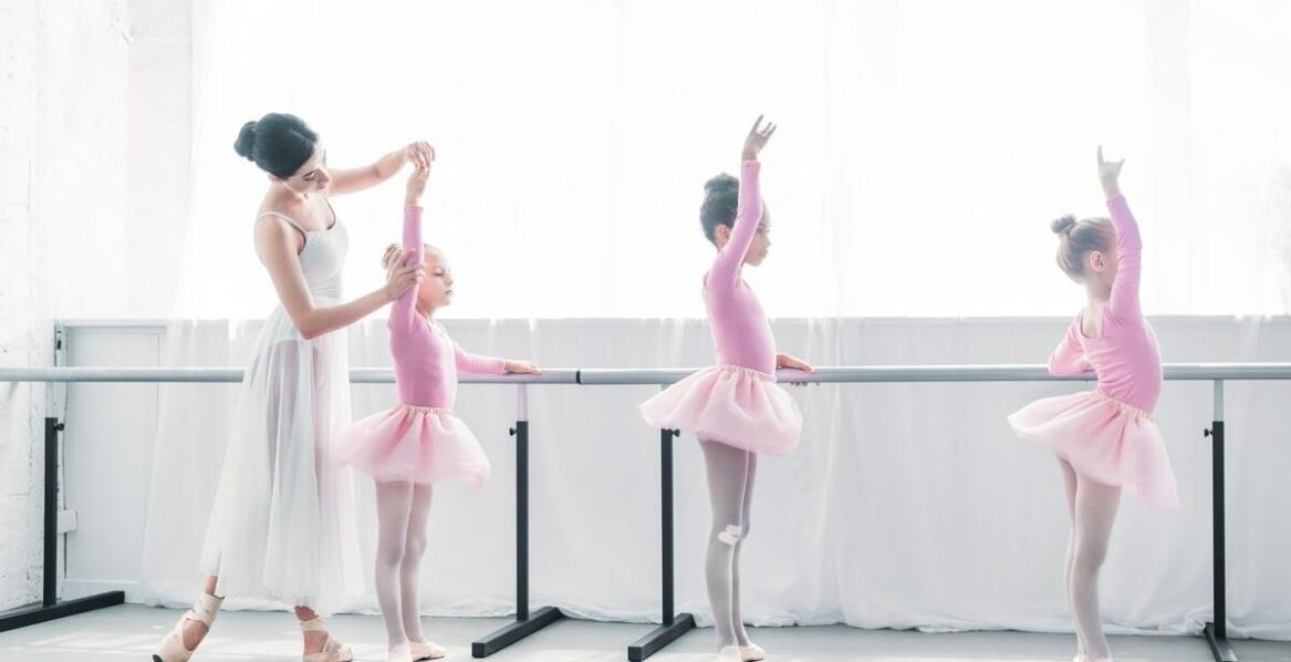 Szkoła baletowa – jak wygląda nauka tańca klasycznego krok po kroku