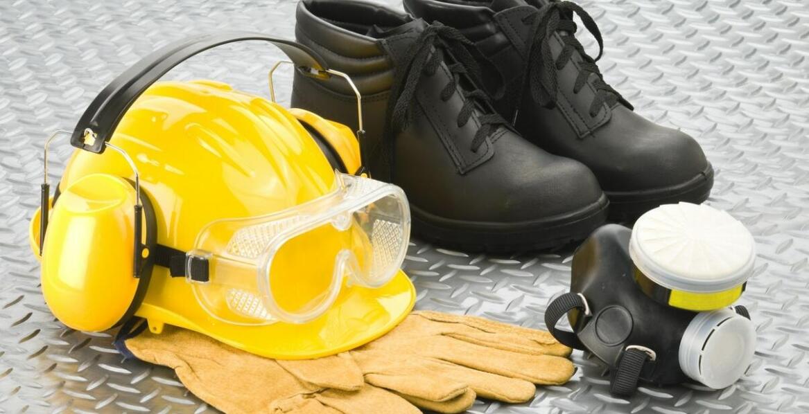 Środki ochrony indywidualnej – kluczowe elementy bezpiecznego stanowiska pracy
