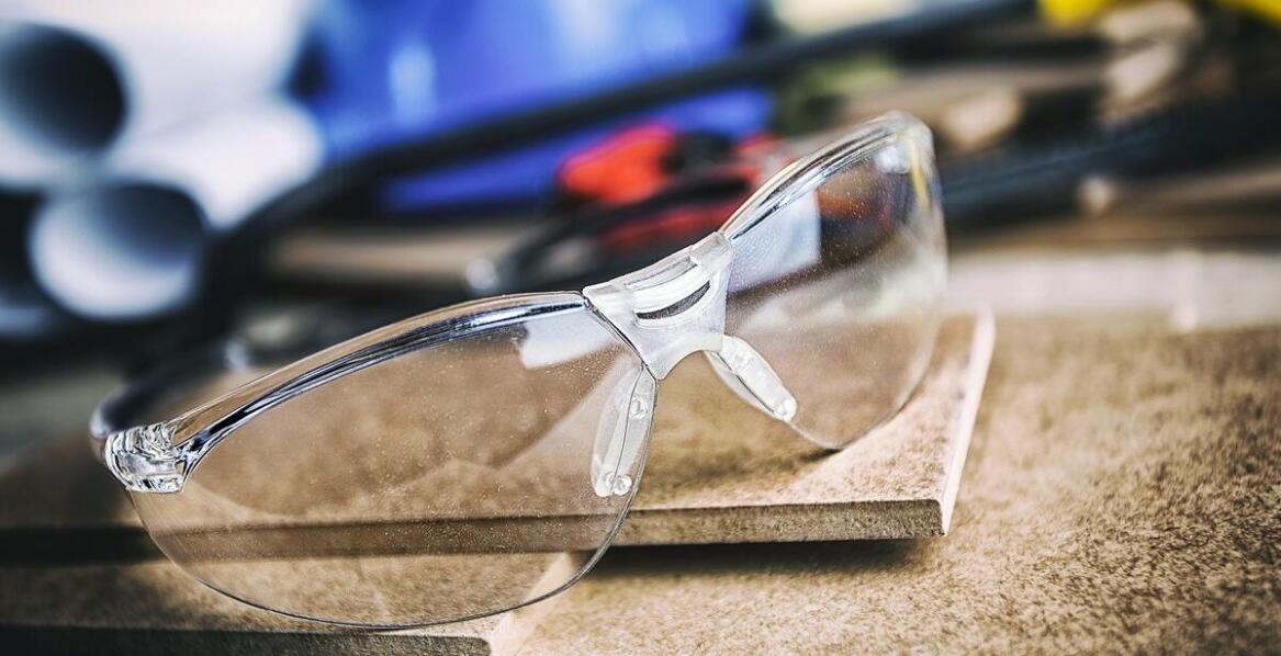 Rodzaje i właściwości okularów ochronnych stosowanych w różnych branżach