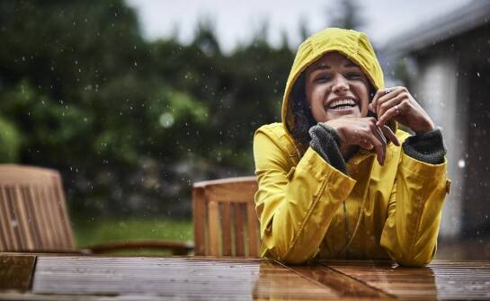 Kurtki przeciwdeszczowe do pracy – ochrona przed wilgocią i komfort użytkowania