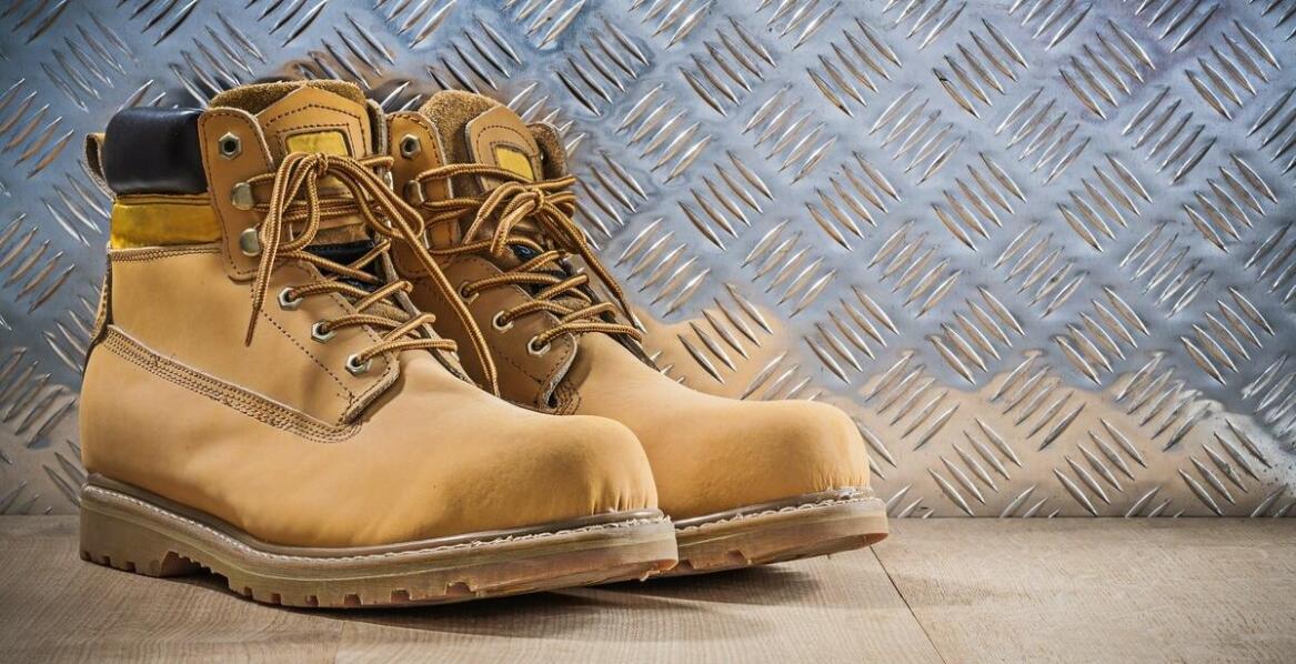 Ocieplone buty robocze męskie – kluczowe cechy i zastosowania zimą