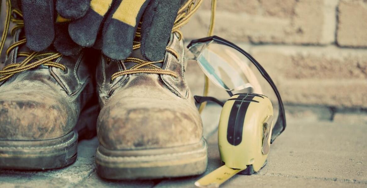 Obuwie ochronne – najważniejsze kryteria wyboru i znaczenie dla bezpieczeństwa
