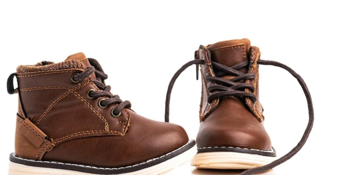 Najczęściej spotykane materiały w męskich trzewikach do pracy – przegląd i porównanie
