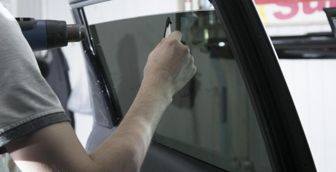Proces wymiany szyb w aucie – etapy, wymagania i praktyczne aspekty