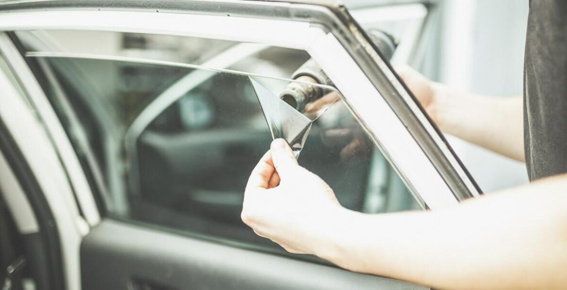 Na co zwracać uwagę przy wyborze serwisu szyb samochodowych w aucie