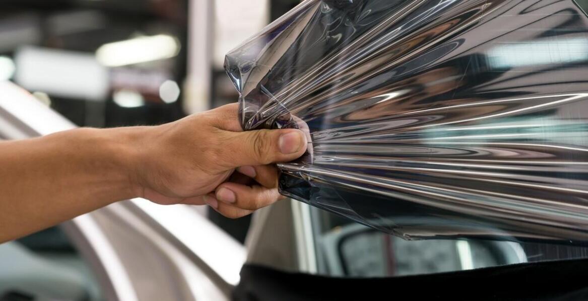 Jak przebiega montaż szyb samochodowych i na co zwrócić uwagę przed zakupem