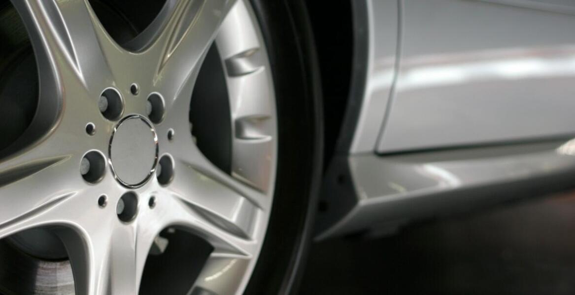 Jak wygląda rynek szyb samochodowych? Ceny, dostępność i najnowsze trendy