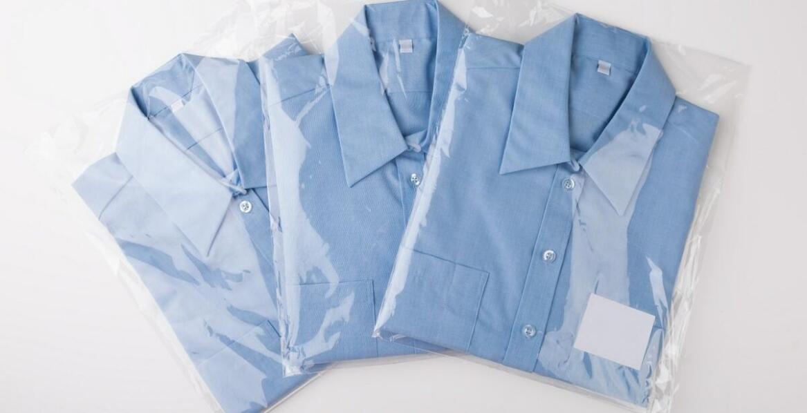 Kolorowe bluzy medyczne damskie – jak wybrać idealny fason i materiał