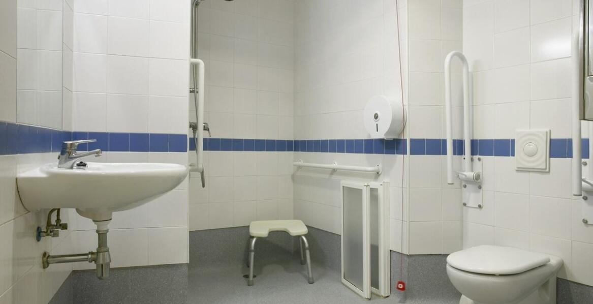 Basen sanitarny – funkcje, budowa i praktyczne aspekty codziennego użytkowania