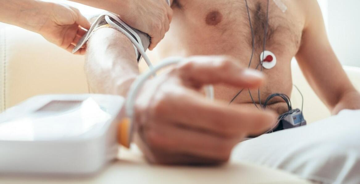 Cewniki zewnętrzne dla mężczyzn – zastosowanie, rodzaje i ważne wskazówki