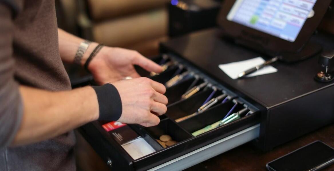 Kasy fiskalne – zastosowanie w biznesie, obowiązki i praktyczne wskazówki