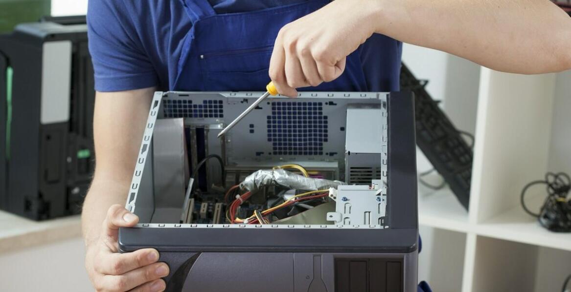 Jakie usługi oferuje serwis komputerów i kiedy warto z nich skorzystać?