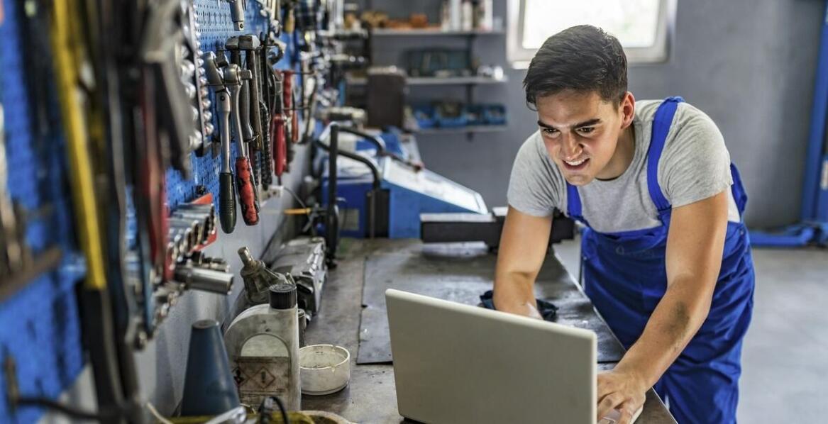 Jak wygląda praca serwisu komputerowego? Zakres usług i typowe zadania