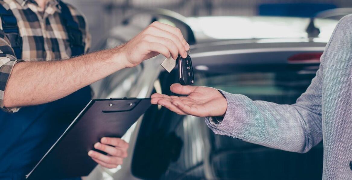 Kiedy warto rozważyć sprzedaż samochodu do skupu i jak wygląda ten proces