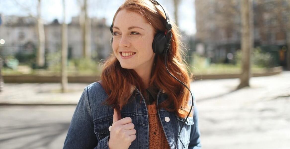 Aparaty słuchowe – rodzaje, zastosowanie oraz najnowsze rozwiązania techniczne