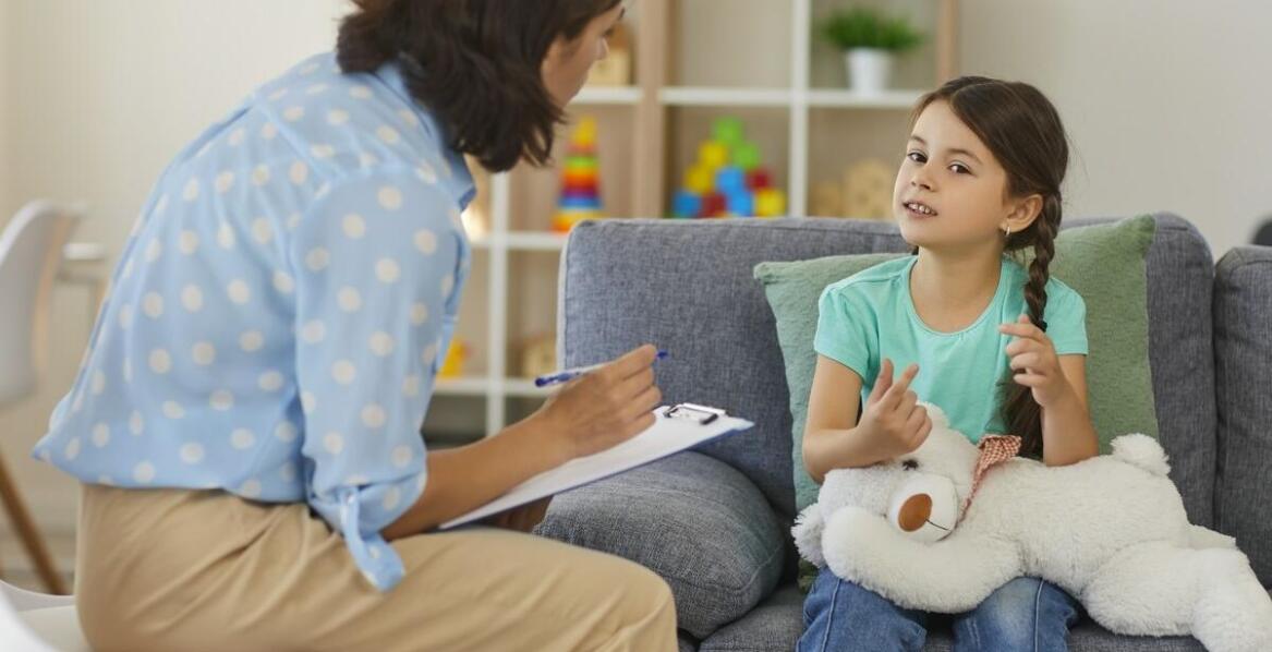Czy wizyta u psychologa dziecięcego wymaga obecności rodzica?