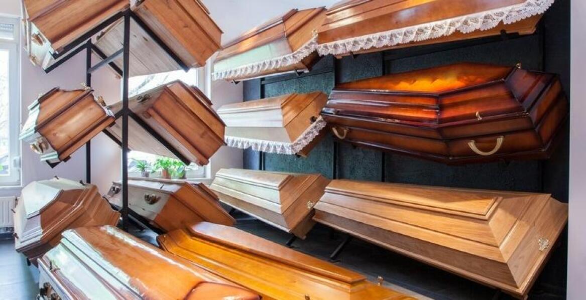 Jak wybrać odpowiednią trumnę – najważniejsze informacje i porady
