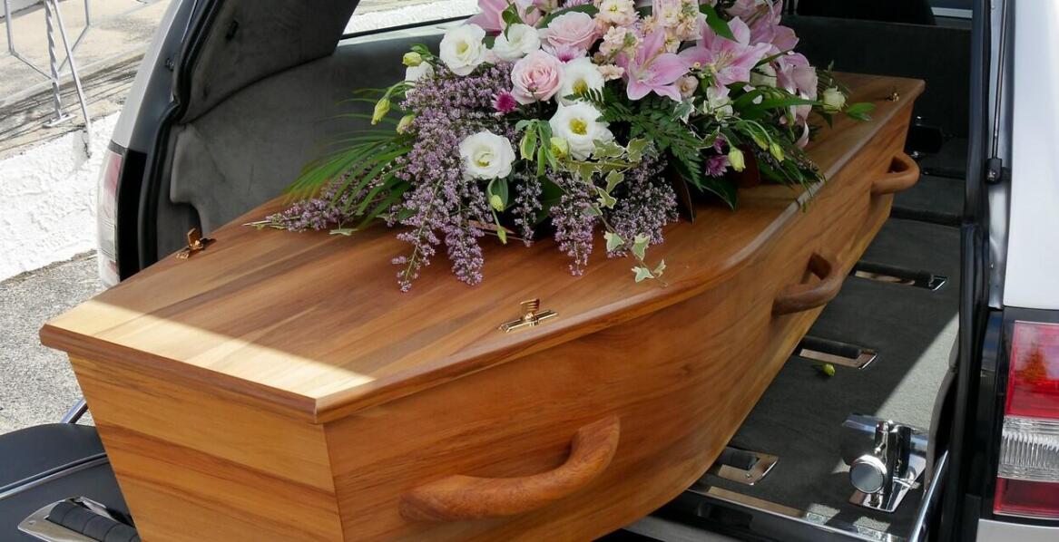 Transport zmarłych – jakie są możliwości i najważniejsze zasady postępowania
