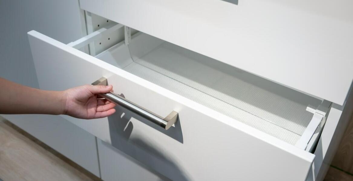 Meble na zamówienie – trendy, inspiracje oraz aktualne możliwości aranżacji