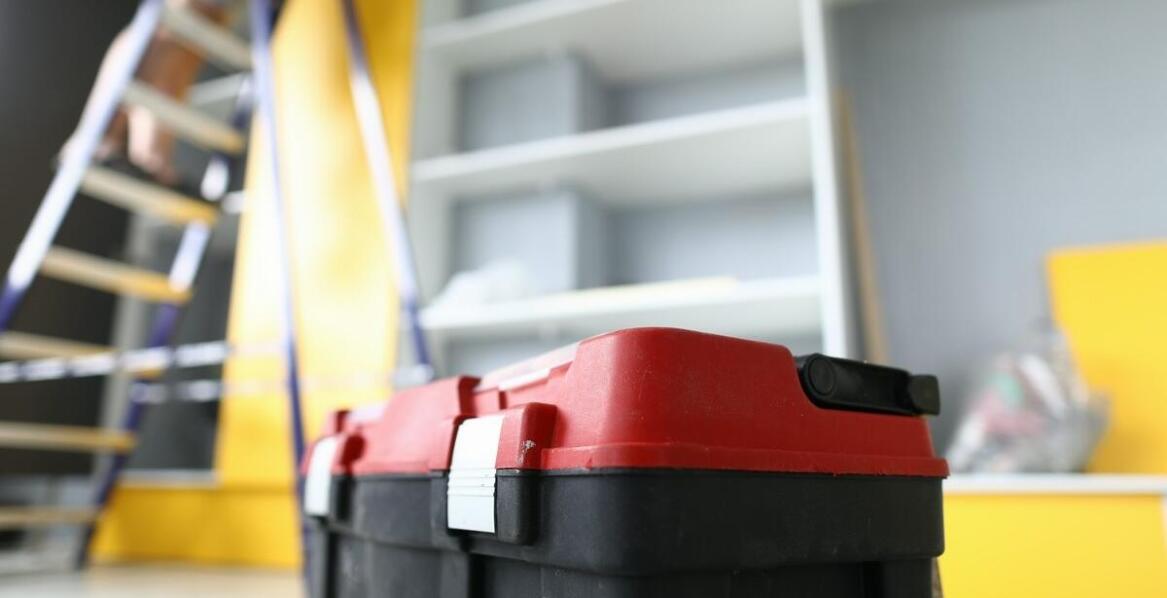 Jak działa samoobsługowy magazyn i kiedy opłaca się z niego korzystać?