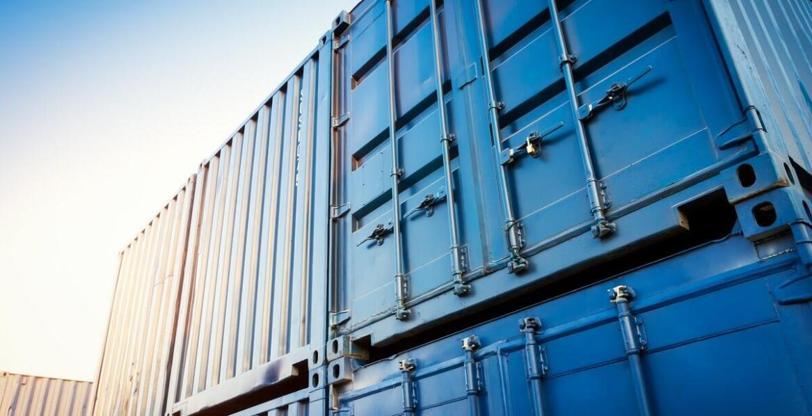 Kontener magazynowy — uniwersalne rozwiązanie do efektywnego przechowywania rzeczy