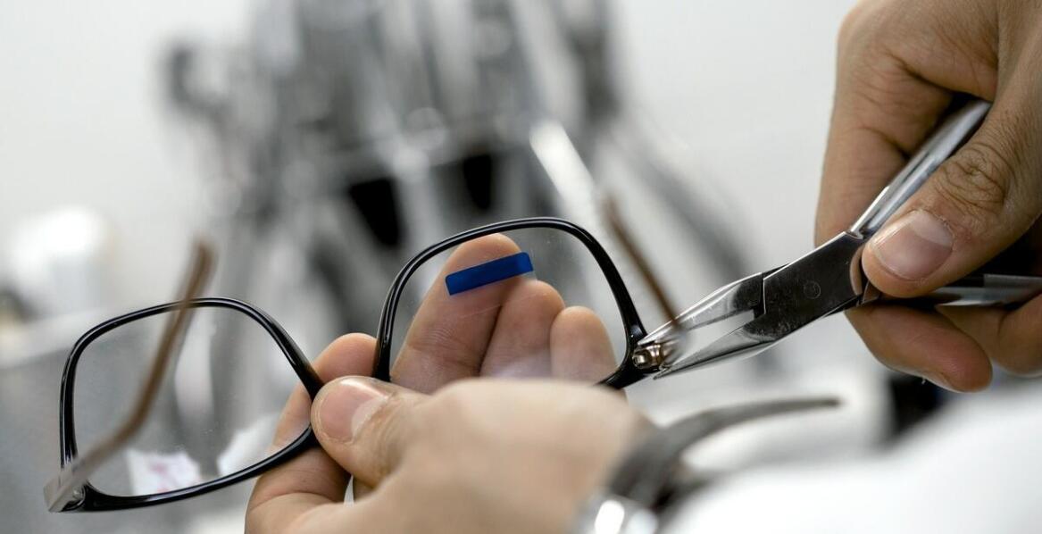 Najczęstsze uszkodzenia okularów i sprawdzone sposoby ich naprawy
