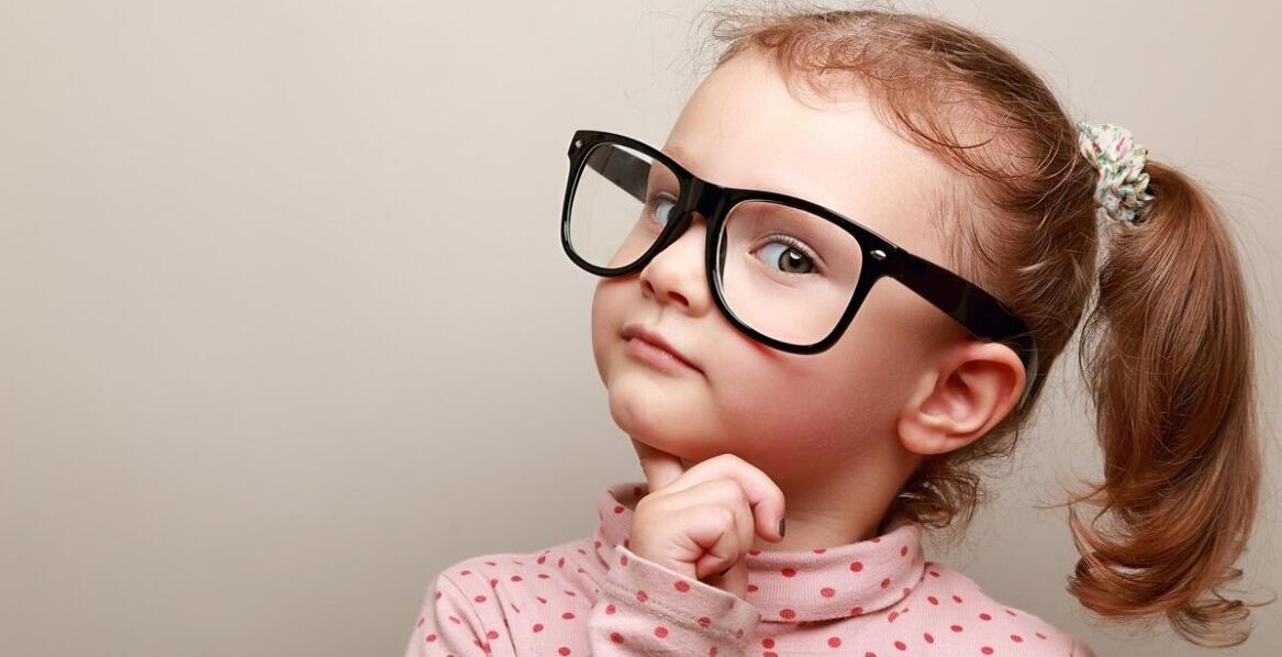 Styl i elegancja w oprawach okularowych – inspiracje od Eva Minge