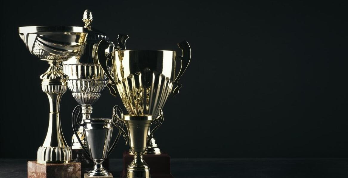 Jak wybrać idealny puchar na zawody i uroczystości sportowe?