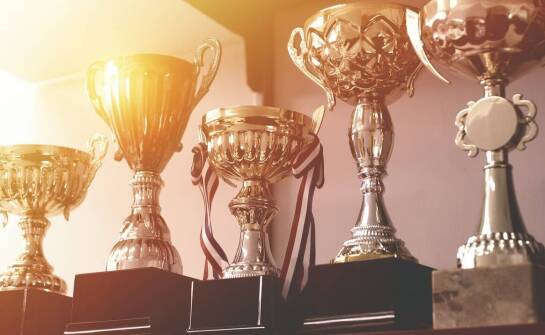 Historia pucharów – symbolika, znaczenie i inspiracje na różne okazje