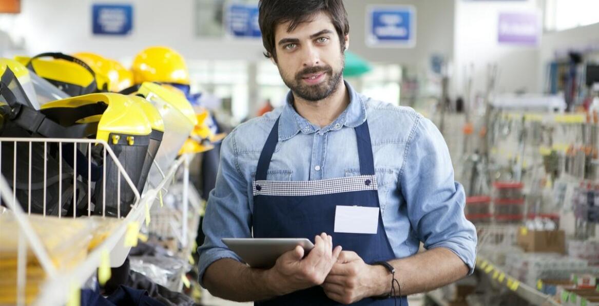 Jak dobrać odzież roboczą online do różnych branż i warunków pracy
