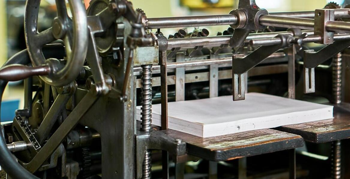 Jak powstaje papier? Proces produkcji i ciekawostki o materiale codziennym