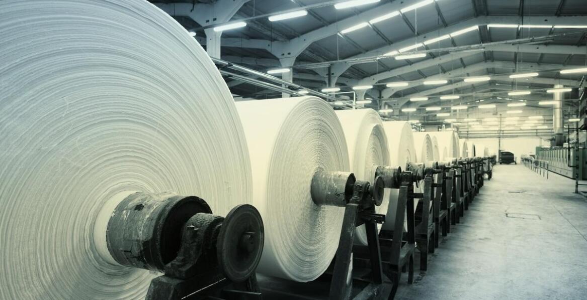 Proces powstawania papieru – najważniejsze informacje i zastosowania