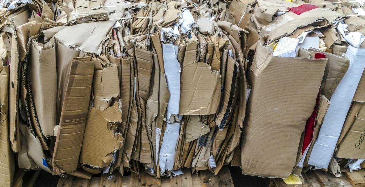 Arkusze – najpopularniejsze formaty, zastosowania i rodzaje materiałów