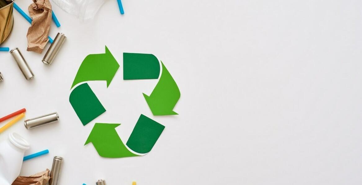 Papier makulaturowy a środowisko – korzyści i wyzwania recyklingu surowców