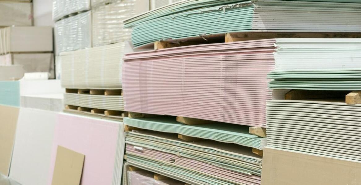 Tektura lita w procesie produkcji – najważniejsze cechy oraz zastosowania