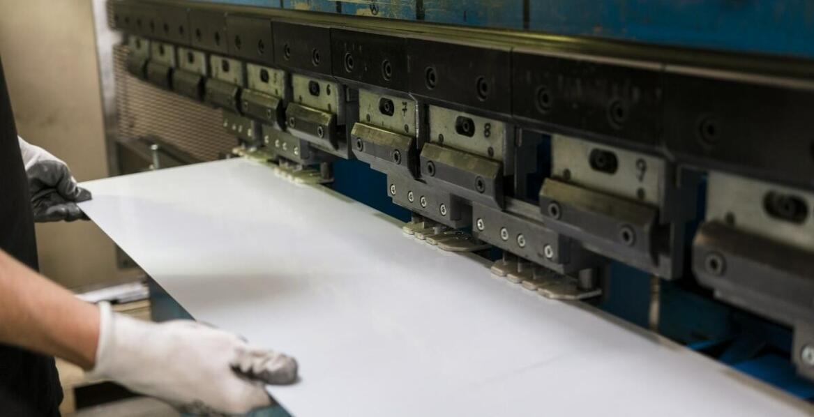 Papier w przemyśle – zastosowania, właściwości i wpływ na codzienne życie