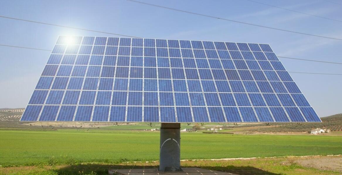 Instalacje fotowoltaiczne – czym są, jak działają i jakie przynoszą oszczędności