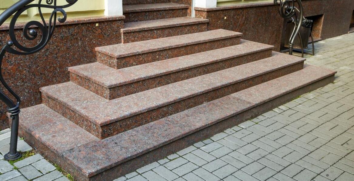 Schody zewnętrzne granitowe – jak zapewnić ich długowieczność?