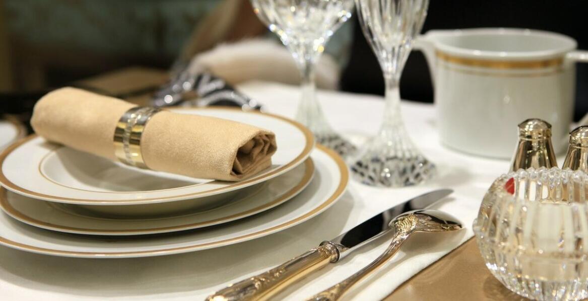 Co zawierają komplety sztućców?