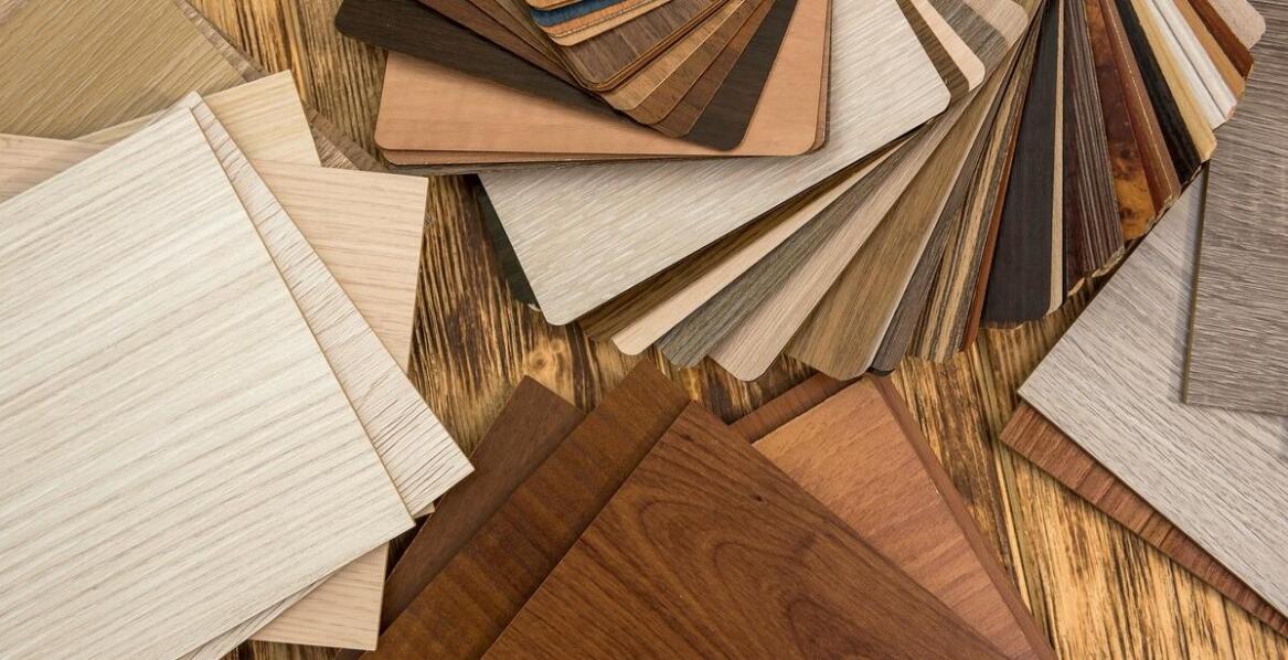 Jakie czynniki wpływają na wybór odpowiedniego typu uchwytów do toreb papierowych?