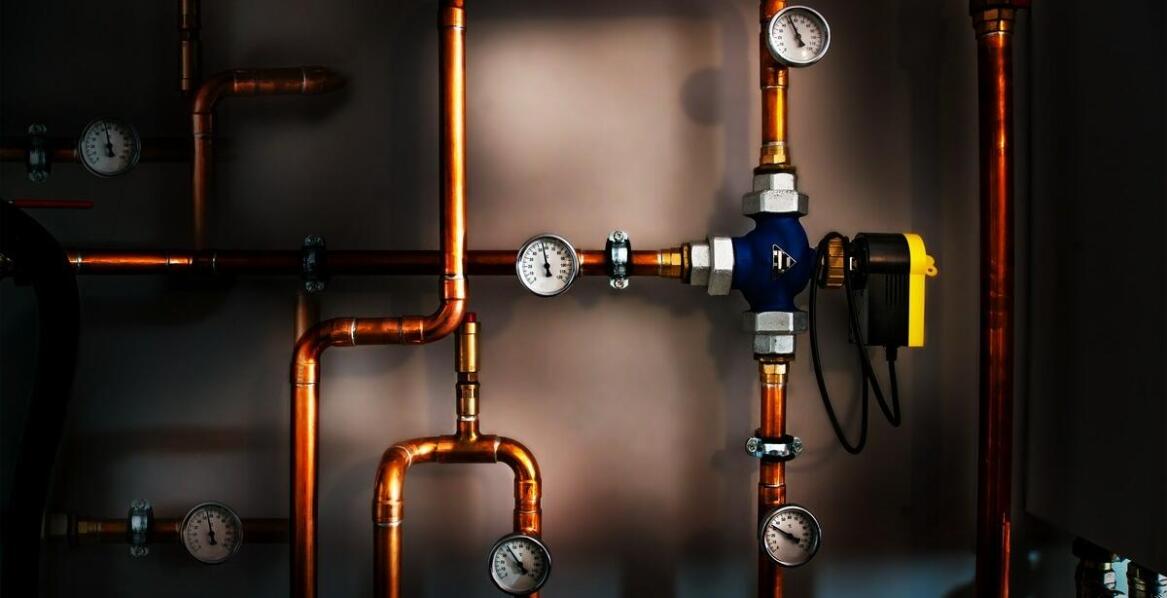 Jak szybkie wykrycie przecieku wpływa na minimalizację strat materialnych?