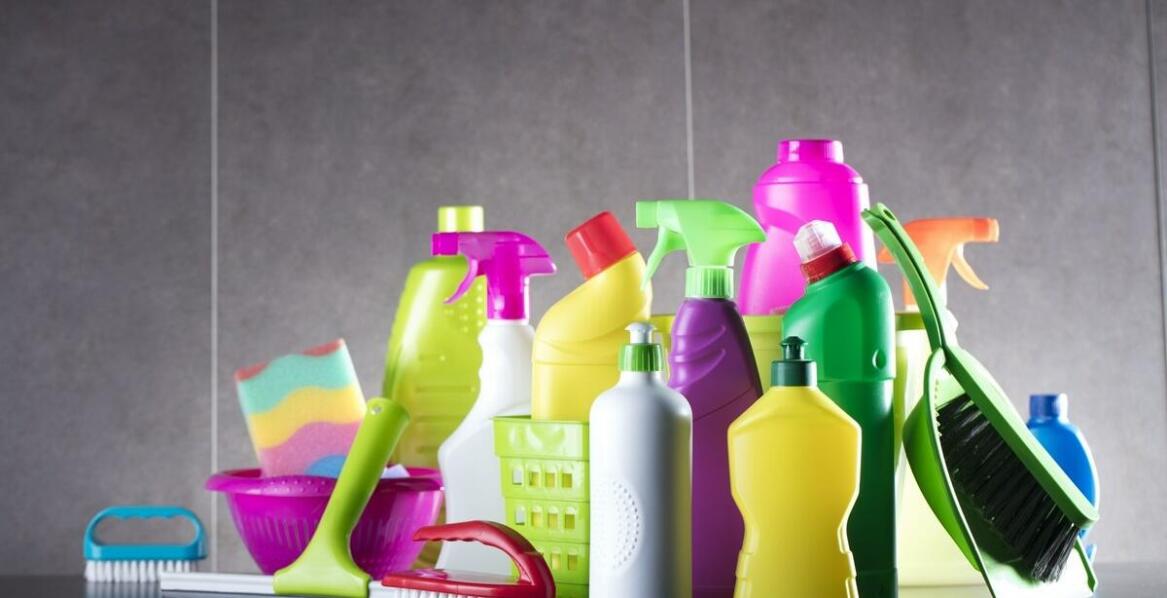 Zalety korzystania z chemii profesjonalnej w codziennym sprzątaniu