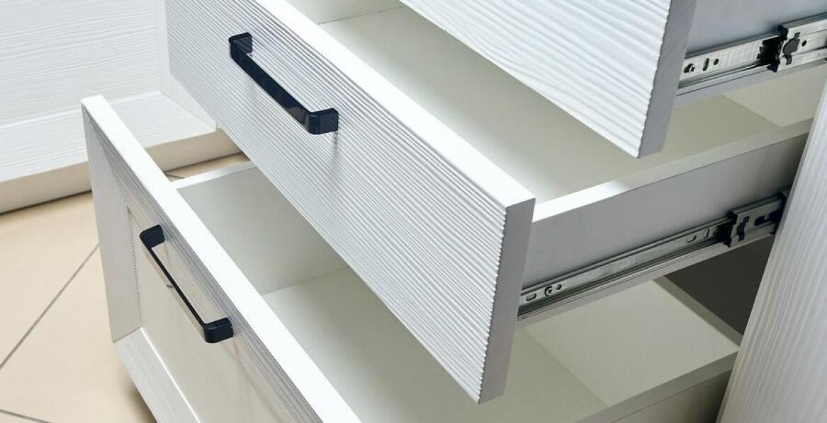 Jak poprawić organizację przestrzeni dzięki listwie uniwersalnej Blum?