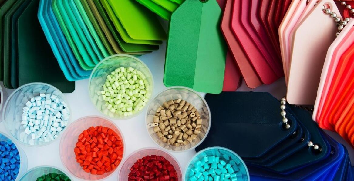 Wyroby gumowe a ich znaczenie w produkcji opakowań – trwałość i elastyczność