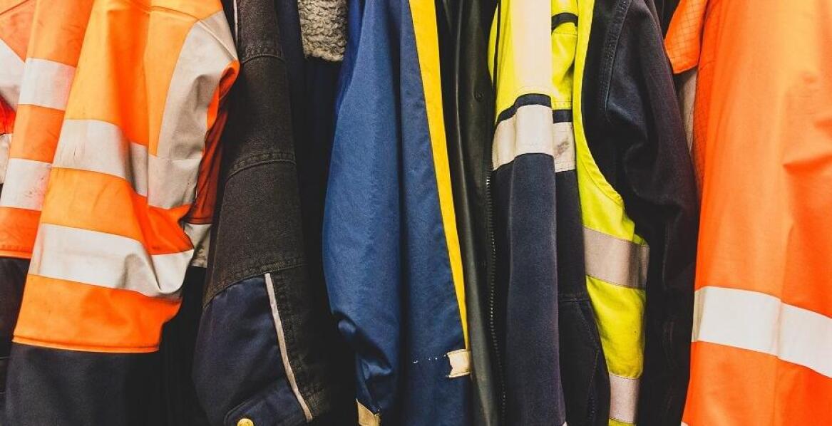 Odzież antystatyczna – co oferuje hurtownia odzie