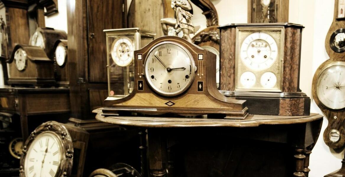 Jak profesjonalny skup staroci wycenia unikalne dekoracje z dawnych lat?